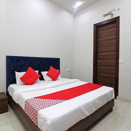 Oyo 38799 Savoy Guest House Pānīpat Kültér fotó