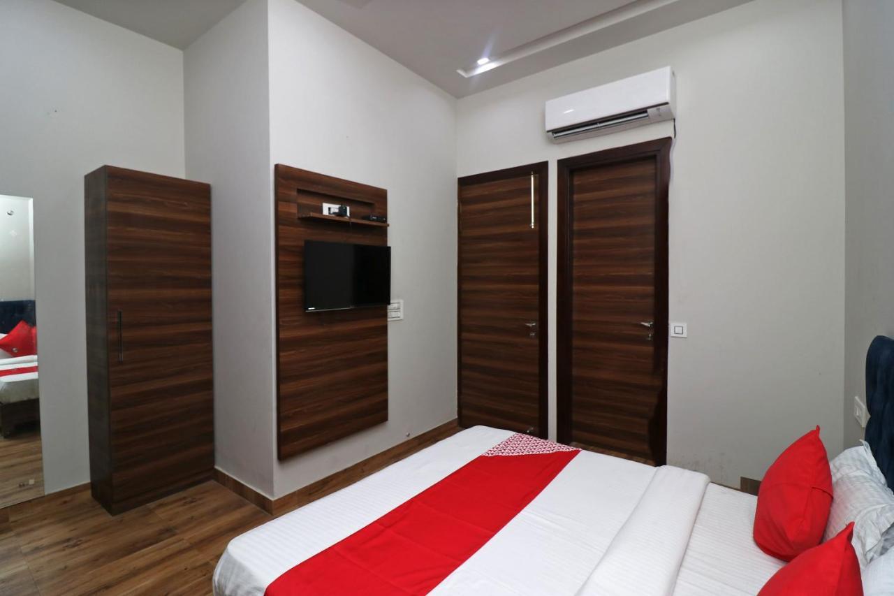 Oyo 38799 Savoy Guest House Pānīpat Kültér fotó