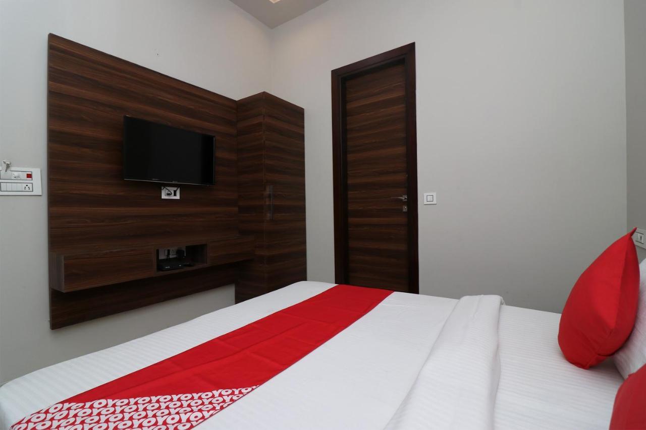 Oyo 38799 Savoy Guest House Pānīpat Kültér fotó