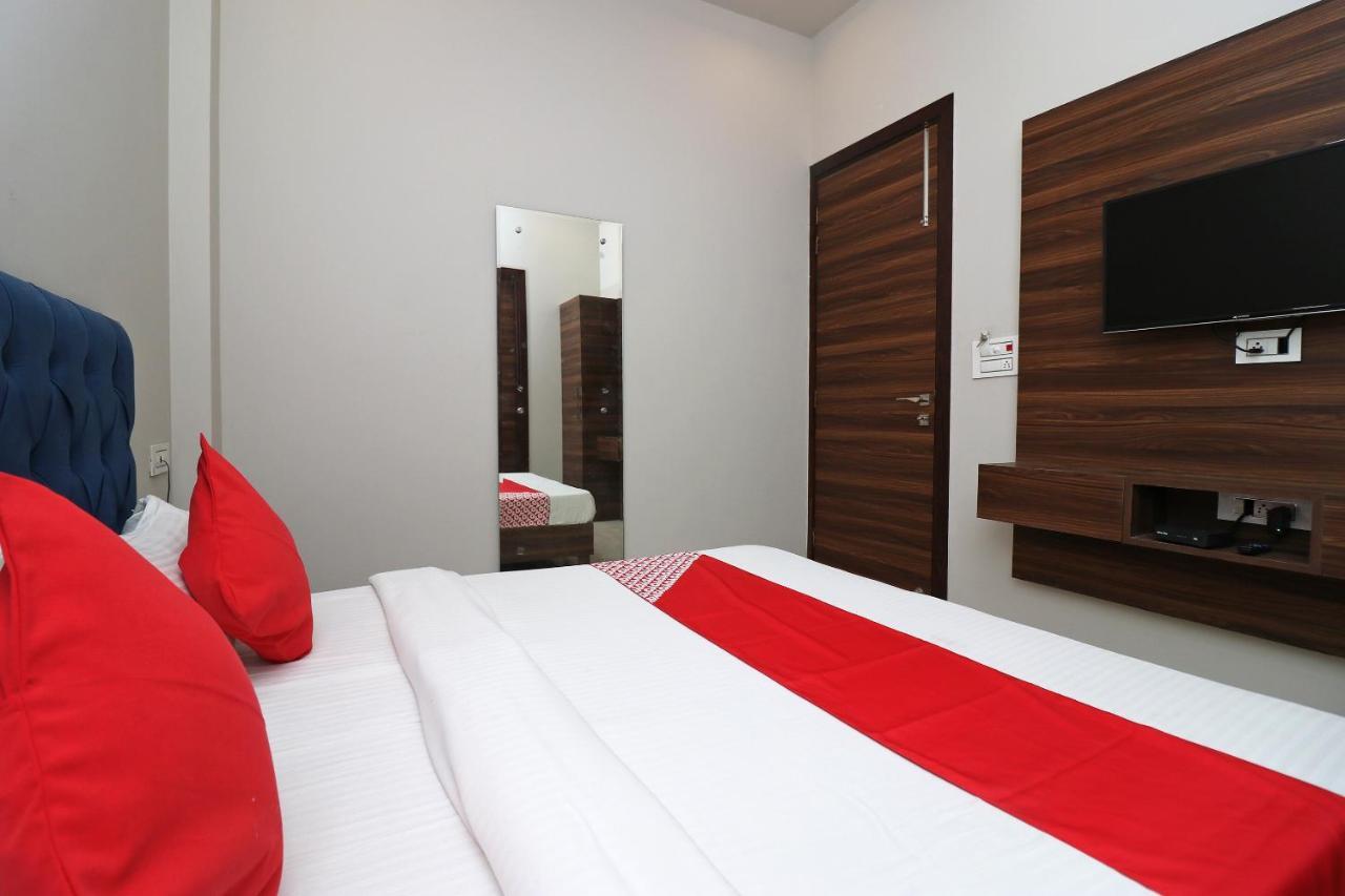 Oyo 38799 Savoy Guest House Pānīpat Kültér fotó