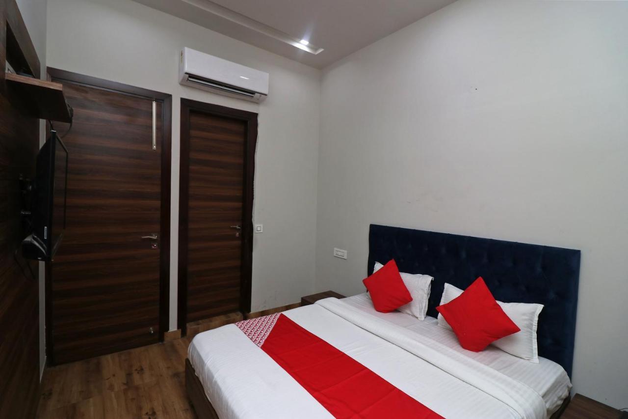 Oyo 38799 Savoy Guest House Pānīpat Kültér fotó