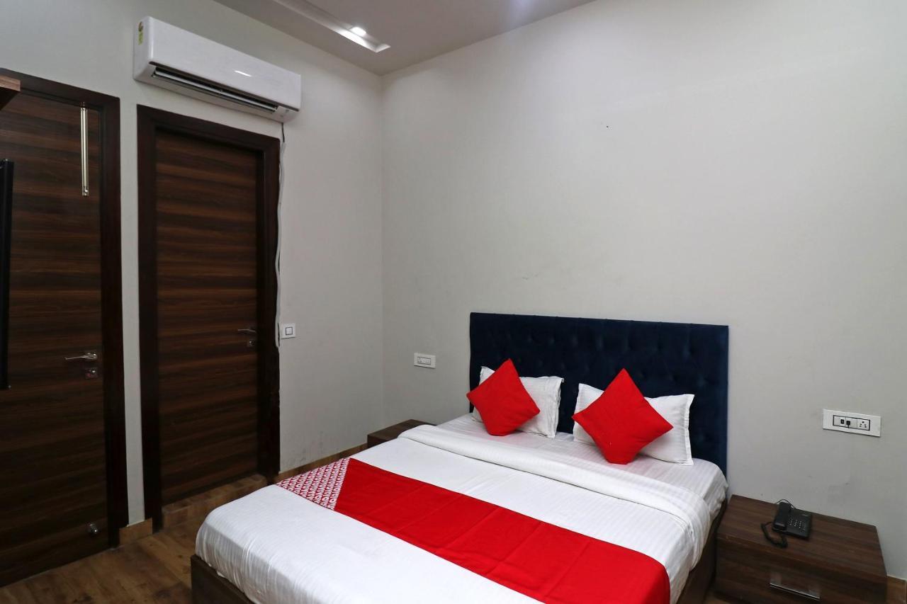 Oyo 38799 Savoy Guest House Pānīpat Kültér fotó