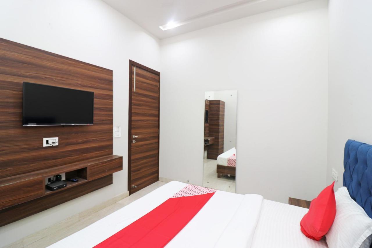 Oyo 38799 Savoy Guest House Pānīpat Kültér fotó